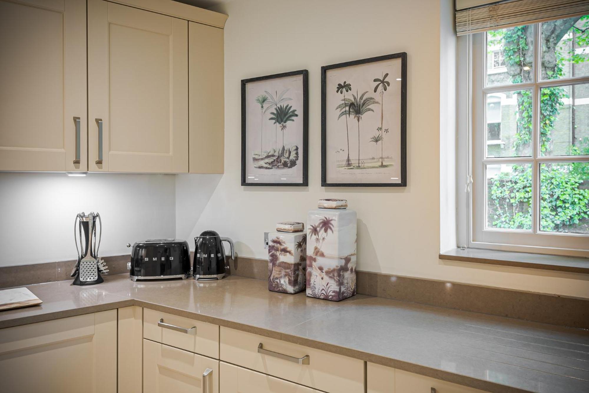 Modern 3 Bedroom Luxury House With Garage In Central Londen Buitenkant foto