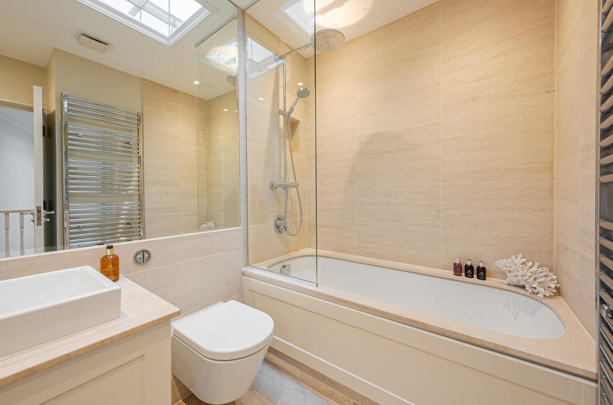 Modern 3 Bedroom Luxury House With Garage In Central Londen Buitenkant foto